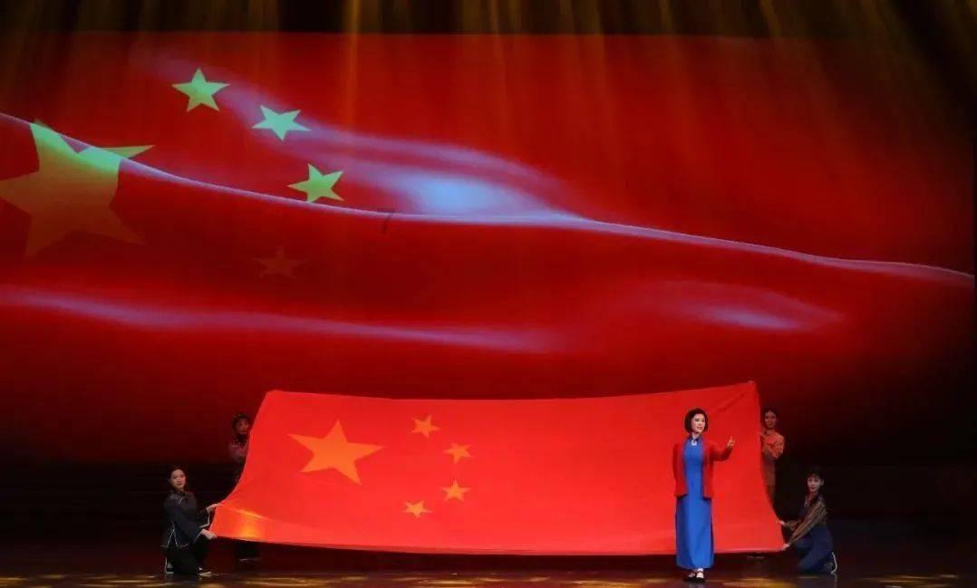 易烊千玺与谷爱凌拍摄冬奥火炬短片，拍摄剧组为什么会选择他们两个人？游戏画面